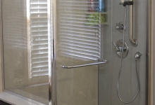 Frameless shower door